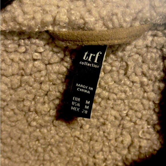 Very heavy Sherlyn jacket Tan color size medium - Picture 2 of 2